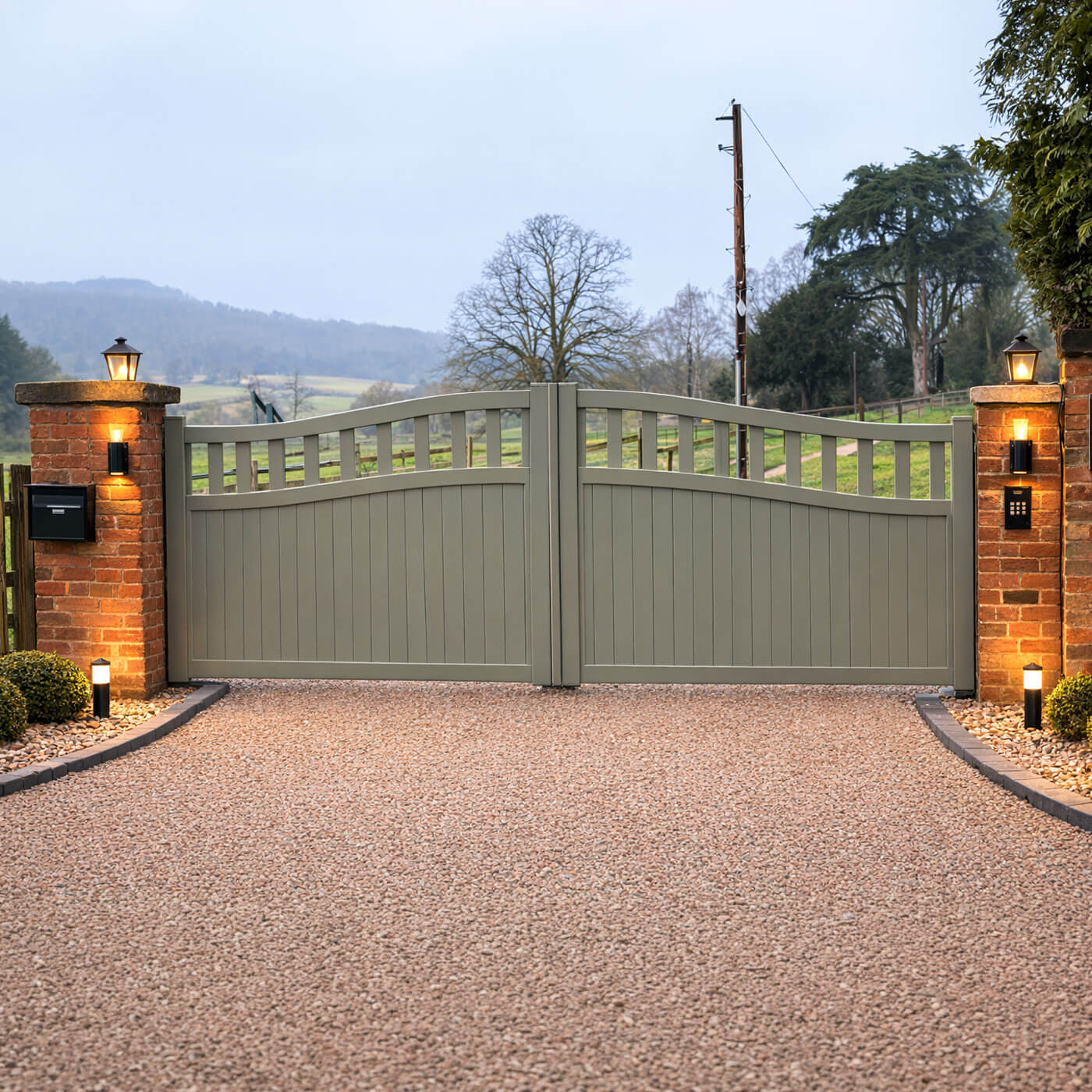 Aluminium Bell-Curved Open-Top Vertical Infill Double Driveway Gate – Readymade Gates